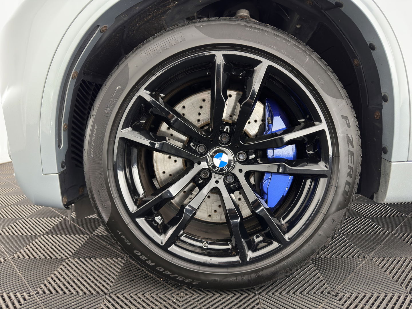 BMW X5 M Aut. *PANO | HEAD-UP | LEATHER | FULL-LED | NAVI-FULLMAP | MEMORY-PACK | HARMAN/KARDON-AUDIO | KEYLESS | CAMERA | HEATED-COMFORTSEATS | SHIFTPADDLES | TOWBAR | 20''ALU*