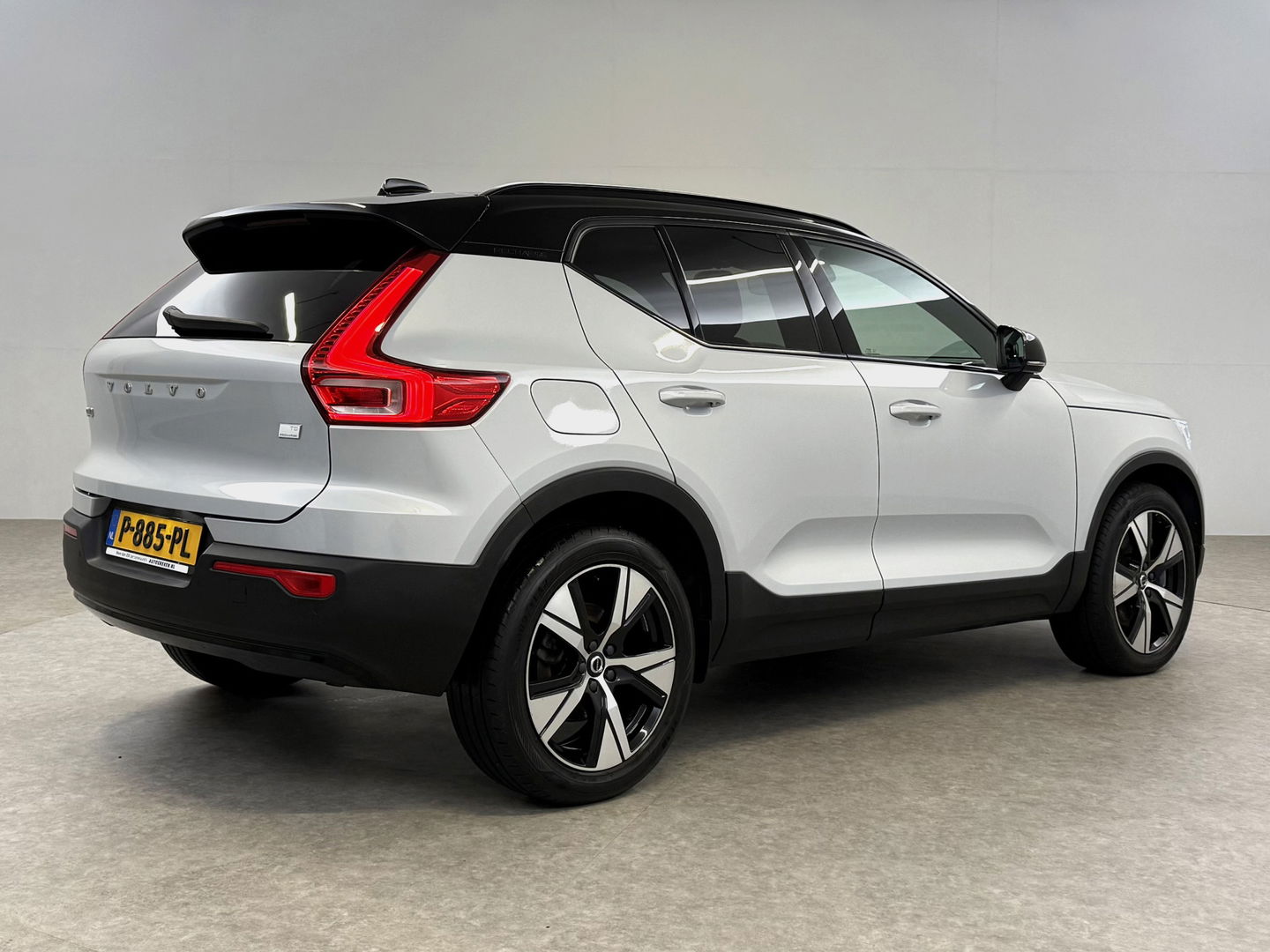 Volvo XC40 1.5 T5 Recharge R-Design | SOH 90% | Pano | H/K | Memory | Stoel/Stuurverw. | Camera | Virtual | Carplay