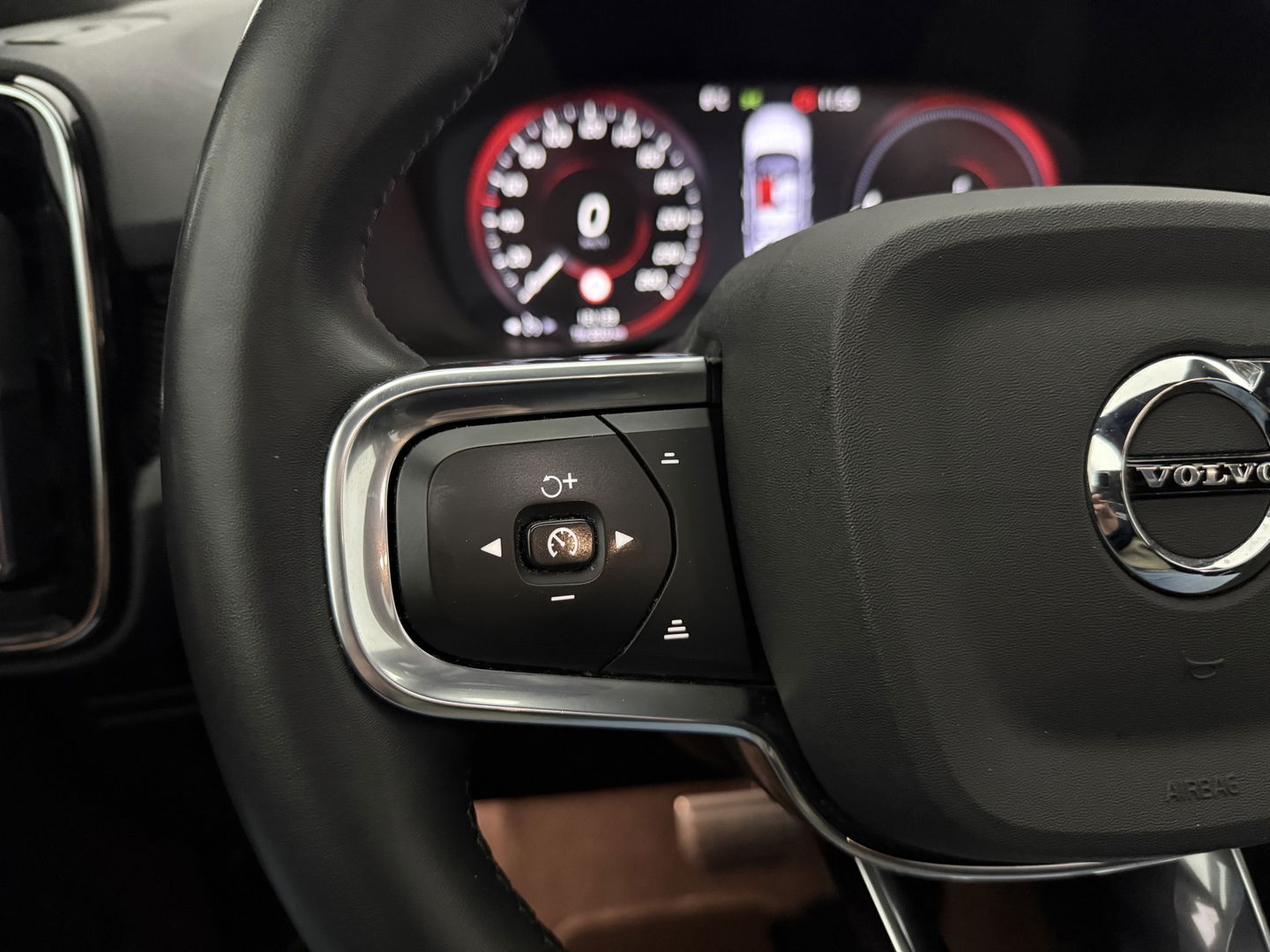 Volvo XC40 1.5 T5 Recharge R-Design | SOH 90% | Pano | H/K | Memory | Stoel/Stuurverw. | Camera | Virtual | Carplay
