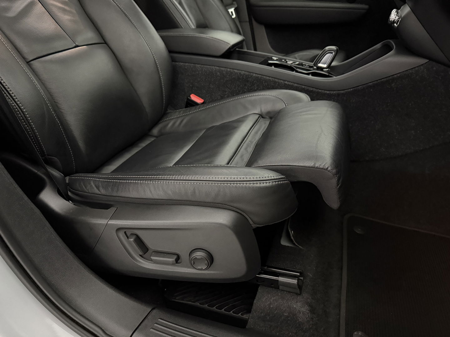 Volvo XC40 1.5 T5 Recharge R-Design | SOH 90% | Pano | H/K | Memory | Stoel/Stuurverw. | Camera | Virtual | Carplay