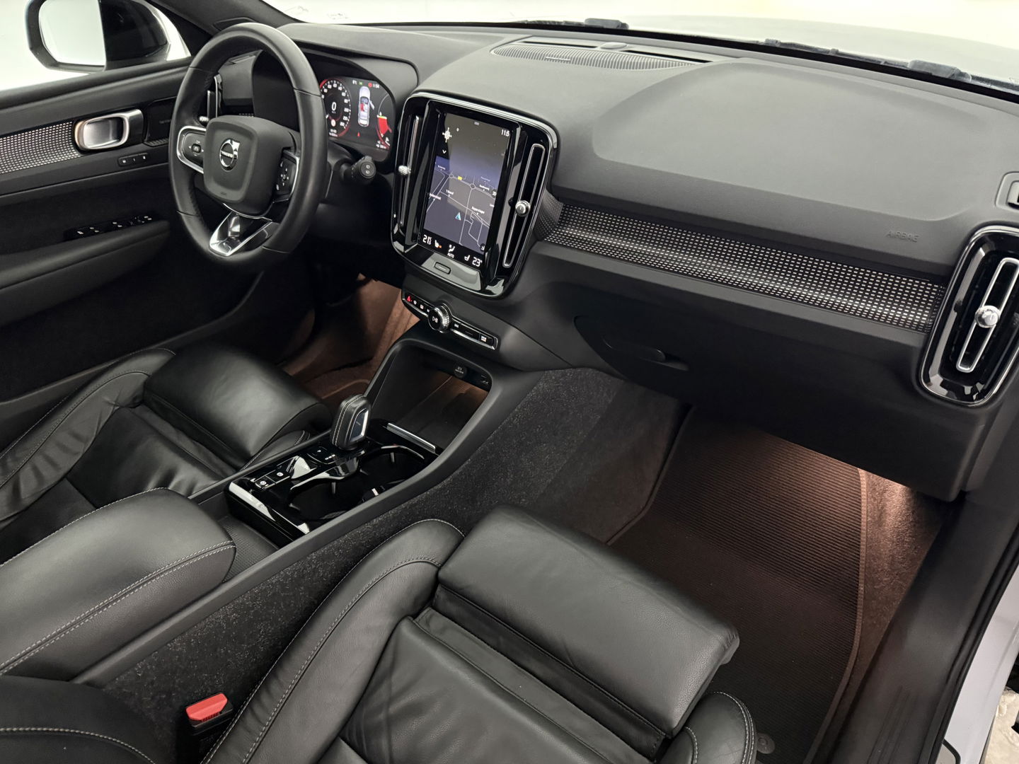 Volvo XC40 1.5 T5 Recharge R-Design | SOH 90% | Pano | H/K | Memory | Stoel/Stuurverw. | Camera | Virtual | Carplay