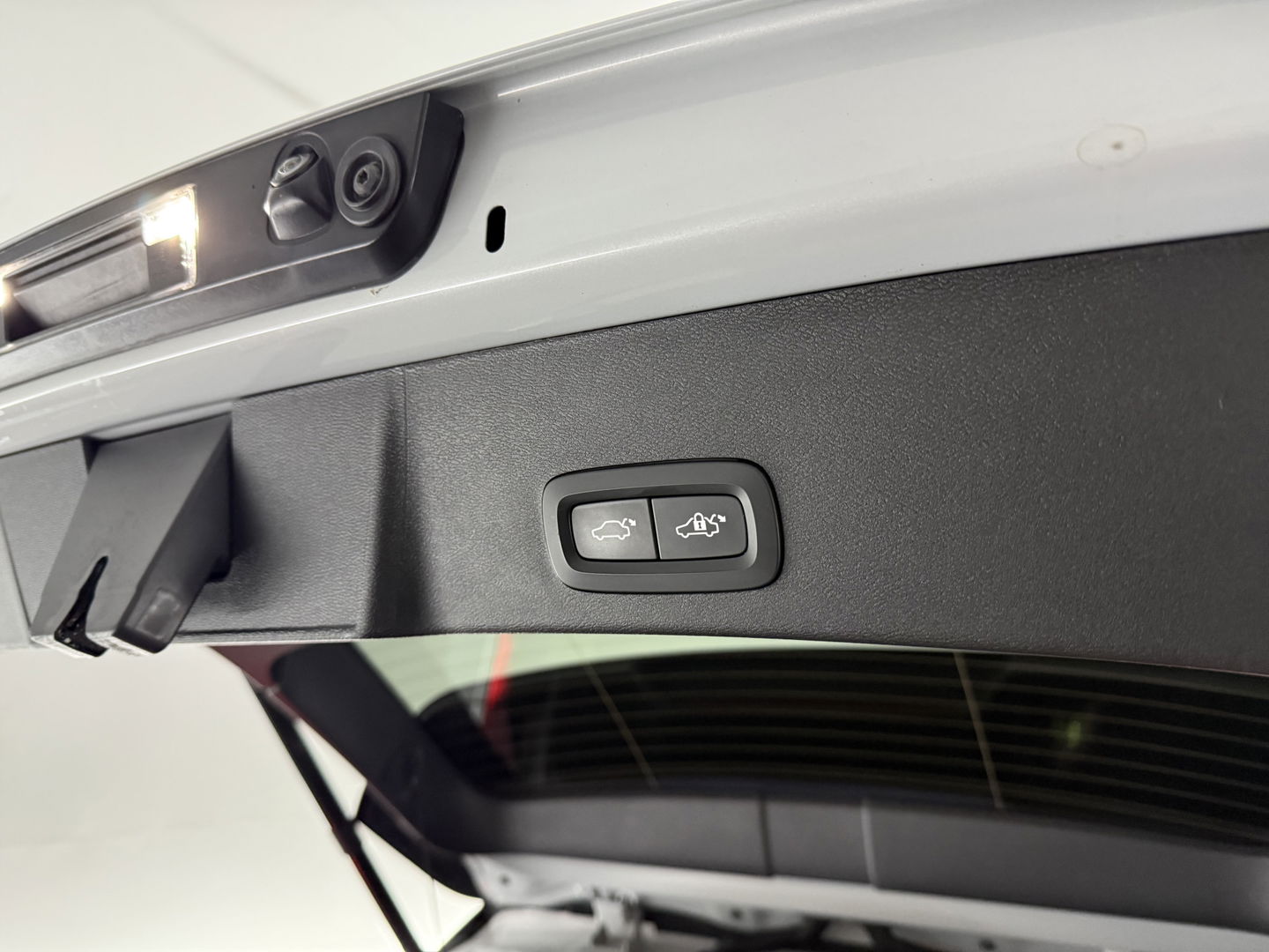 Volvo XC40 1.5 T5 Recharge R-Design | SOH 90% | Pano | H/K | Memory | Stoel/Stuurverw. | Camera | Virtual | Carplay