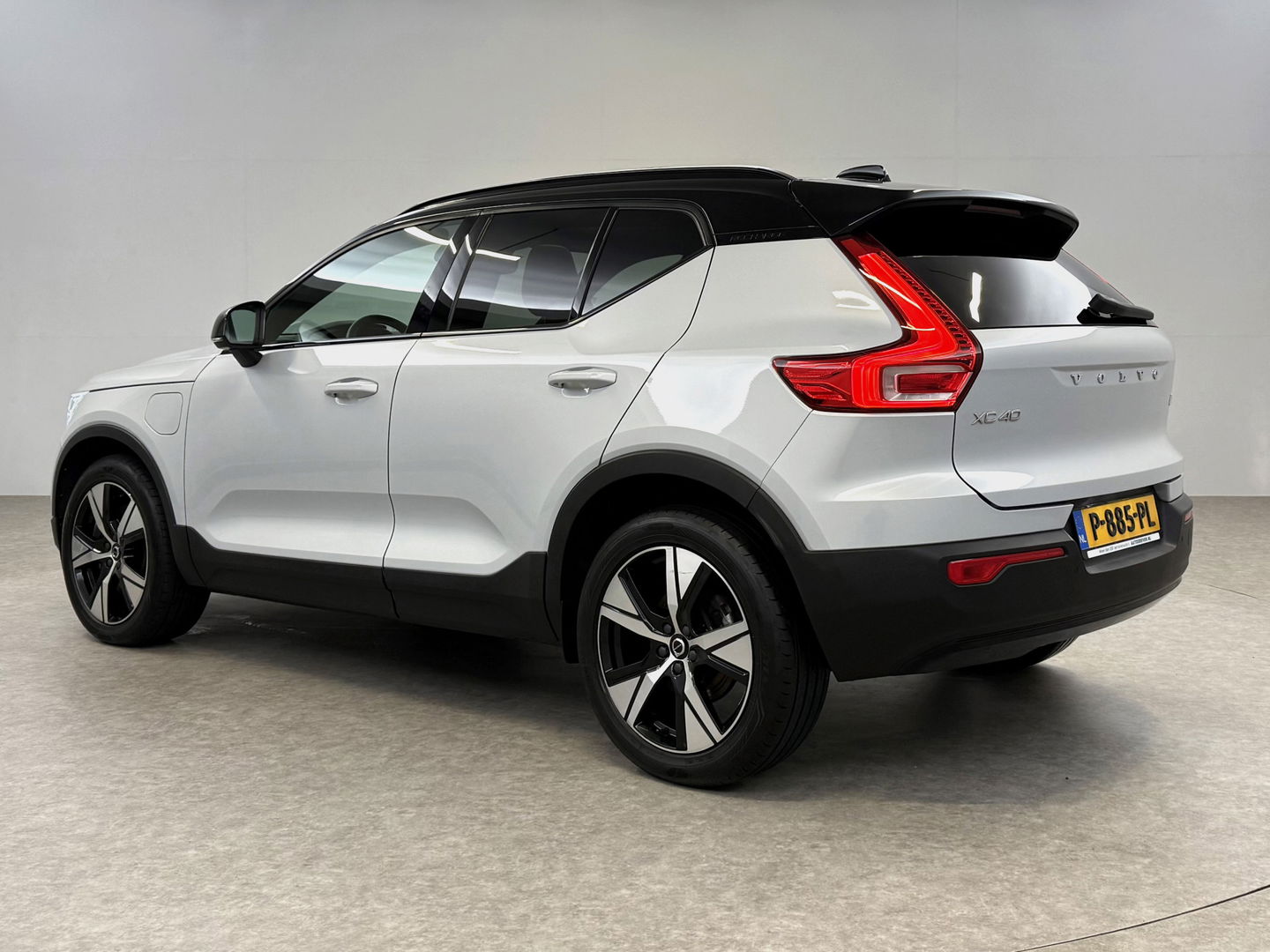 Volvo XC40 1.5 T5 Recharge R-Design | SOH 90% | Pano | H/K | Memory | Stoel/Stuurverw. | Camera | Virtual | Carplay