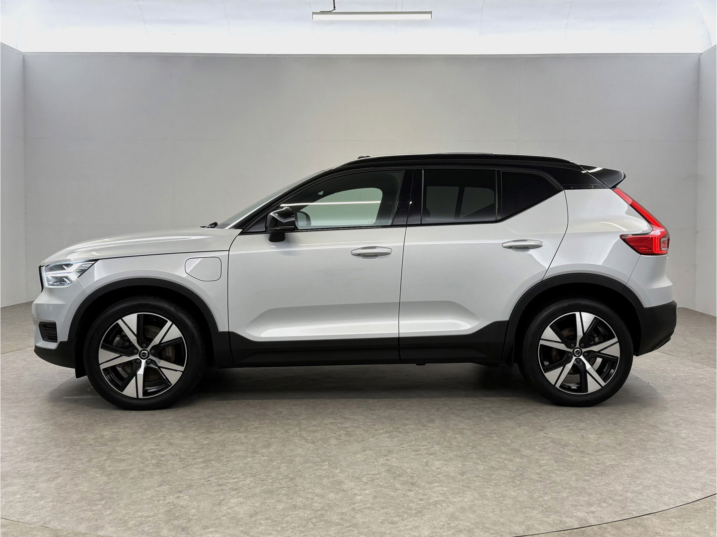 Volvo XC40 1.5 T5 Recharge R-Design | SOH 90% | Pano | H/K | Memory | Stoel/Stuurverw. | Camera | Virtual | Carplay