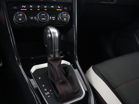 Volkswagen T-Roc 1.5 TSI Sport | 1e eigenaar | Panoramadak | Stoelverwarming | Camera | Carplay | Adaptive cruise | Navigatie | Full LED | Virtual Cockpit | Getint glas | Climate control