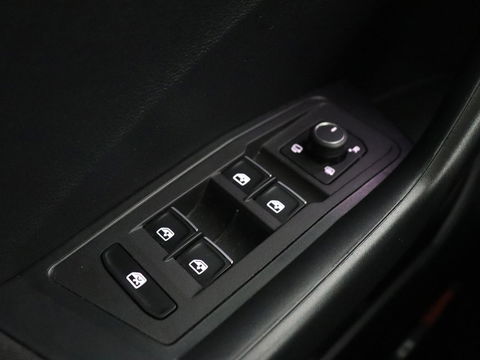 Volkswagen T-Roc 1.5 TSI Sport | 1e eigenaar | Panoramadak | Stoelverwarming | Camera | Carplay | Adaptive cruise | Navigatie | Full LED | Virtual Cockpit | Getint glas | Climate control