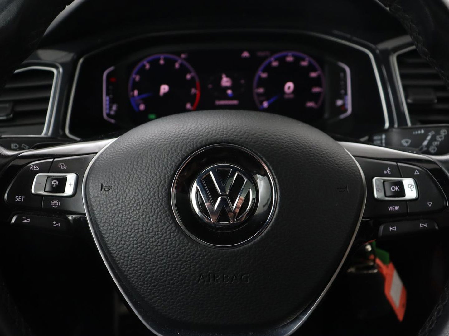 Volkswagen T-Roc 1.5 TSI Sport | 1e eigenaar | Panoramadak | Stoelverwarming | Camera | Carplay | Adaptive cruise | Navigatie | Full LED | Virtual Cockpit | Getint glas | Climate control