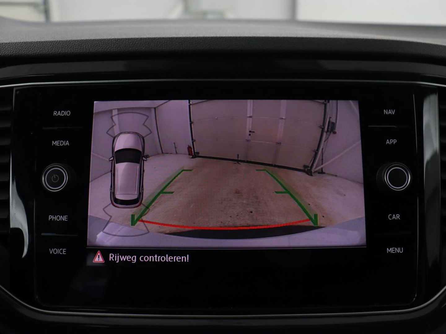 Volkswagen T-Roc 1.5 TSI Sport | 1e eigenaar | Panoramadak | Stoelverwarming | Camera | Carplay | Adaptive cruise | Navigatie | Full LED | Virtual Cockpit | Getint glas | Climate control