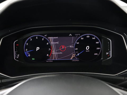 Volkswagen T-Roc 1.5 TSI Sport | 1e eigenaar | Panoramadak | Stoelverwarming | Camera | Carplay | Adaptive cruise | Navigatie | Full LED | Virtual Cockpit | Getint glas | Climate control