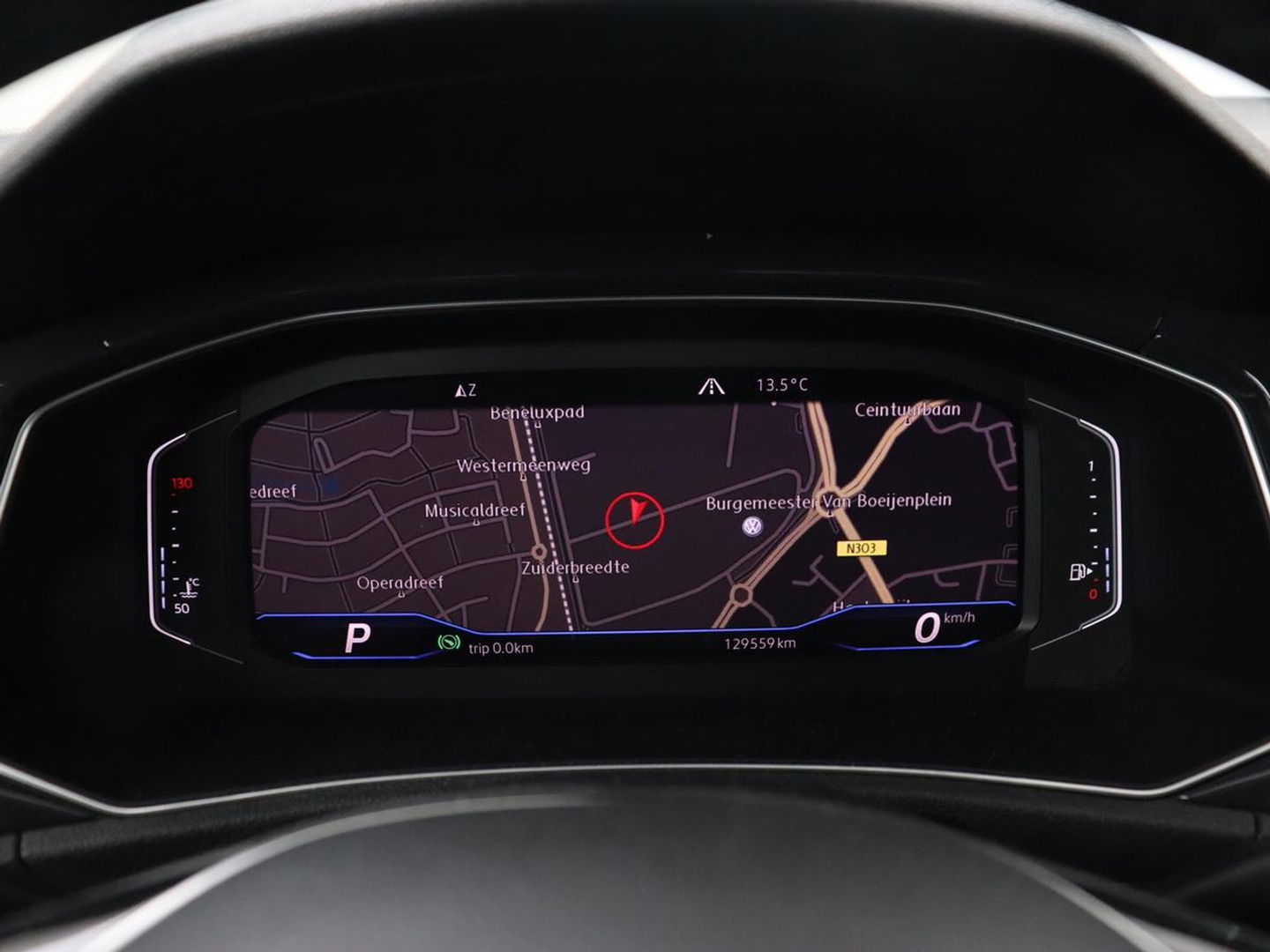 Volkswagen T-Roc 1.5 TSI Sport | 1e eigenaar | Panoramadak | Stoelverwarming | Camera | Carplay | Adaptive cruise | Navigatie | Full LED | Virtual Cockpit | Getint glas | Climate control