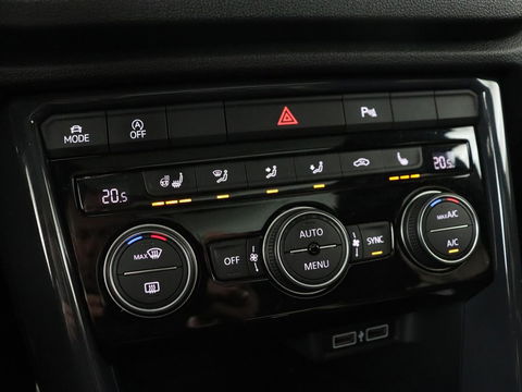 Volkswagen T-Roc 1.5 TSI Sport | 1e eigenaar | Panoramadak | Stoelverwarming | Camera | Carplay | Adaptive cruise | Navigatie | Full LED | Virtual Cockpit | Getint glas | Climate control