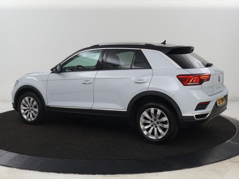 Volkswagen T-Roc 1.5 TSI Sport | 1e eigenaar | Panoramadak | Stoelverwarming | Camera | Carplay | Adaptive cruise | Navigatie | Full LED | Virtual Cockpit | Getint glas | Climate control