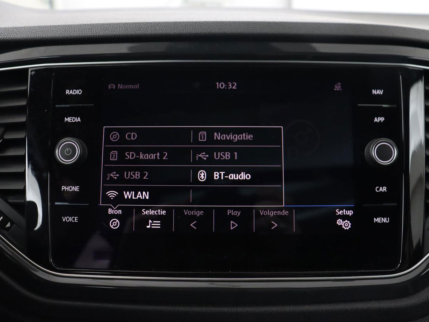 Volkswagen T-Roc 1.5 TSI Sport | 1e eigenaar | Panoramadak | Stoelverwarming | Camera | Carplay | Adaptive cruise | Navigatie | Full LED | Virtual Cockpit | Getint glas | Climate control