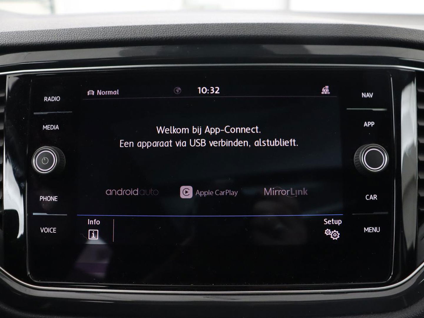 Volkswagen T-Roc 1.5 TSI Sport | 1e eigenaar | Panoramadak | Stoelverwarming | Camera | Carplay | Adaptive cruise | Navigatie | Full LED | Virtual Cockpit | Getint glas | Climate control