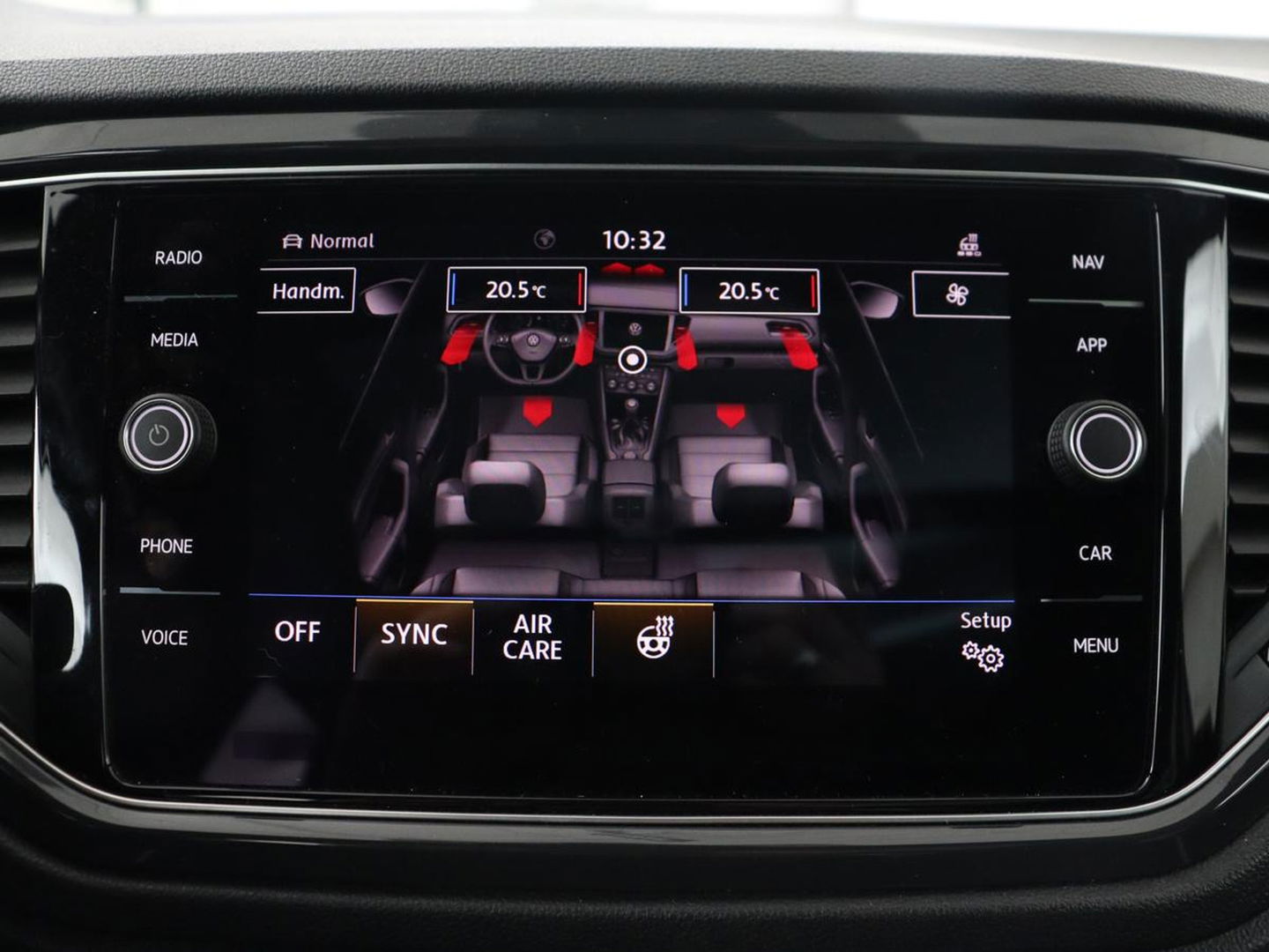 Volkswagen T-Roc 1.5 TSI Sport | 1e eigenaar | Panoramadak | Stoelverwarming | Camera | Carplay | Adaptive cruise | Navigatie | Full LED | Virtual Cockpit | Getint glas | Climate control