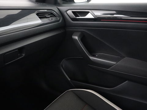 Volkswagen T-Roc 1.5 TSI Sport | 1e eigenaar | Panoramadak | Stoelverwarming | Camera | Carplay | Adaptive cruise | Navigatie | Full LED | Virtual Cockpit | Getint glas | Climate control