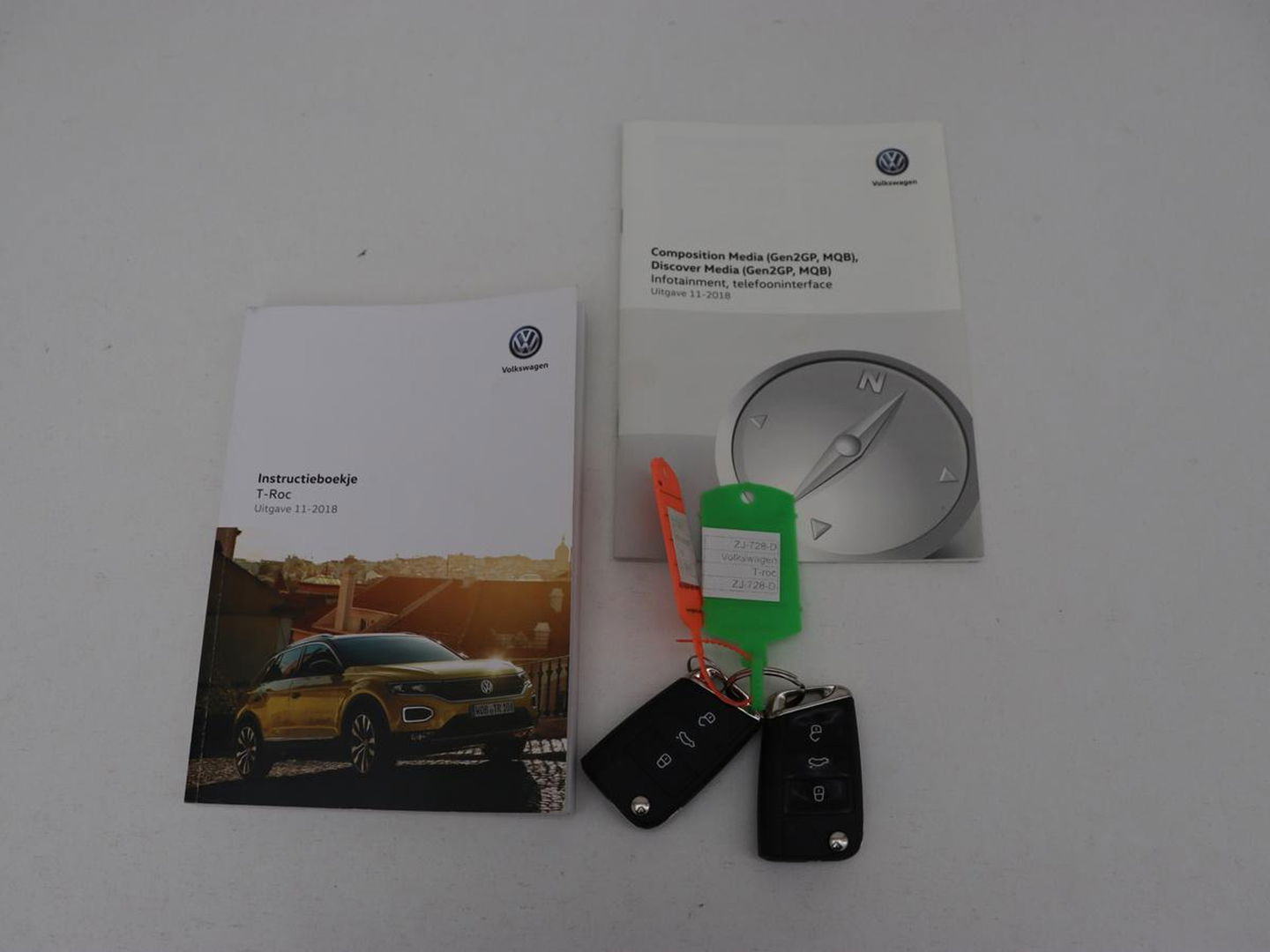 Volkswagen T-Roc 1.5 TSI Sport | 1e eigenaar | Panoramadak | Stoelverwarming | Camera | Carplay | Adaptive cruise | Navigatie | Full LED | Virtual Cockpit | Getint glas | Climate control