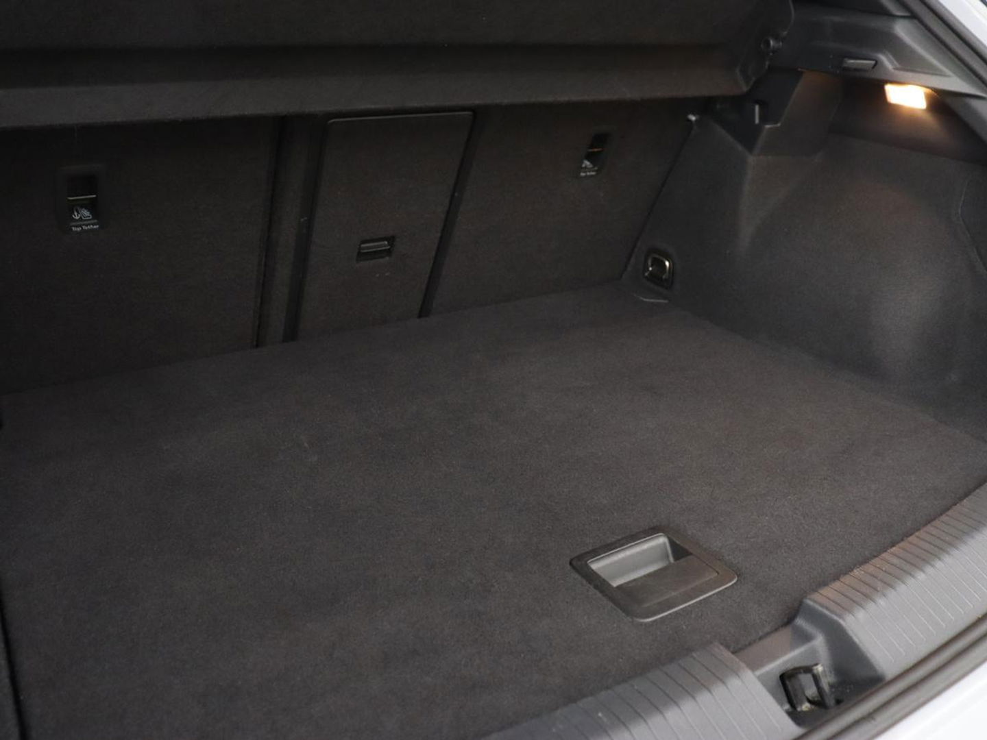 Volkswagen T-Roc 1.5 TSI Sport | 1e eigenaar | Panoramadak | Stoelverwarming | Camera | Carplay | Adaptive cruise | Navigatie | Full LED | Virtual Cockpit | Getint glas | Climate control