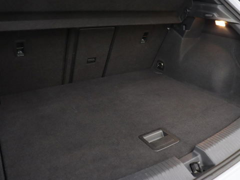 Volkswagen T-Roc 1.5 TSI Sport | 1e eigenaar | Panoramadak | Stoelverwarming | Camera | Carplay | Adaptive cruise | Navigatie | Full LED | Virtual Cockpit | Getint glas | Climate control