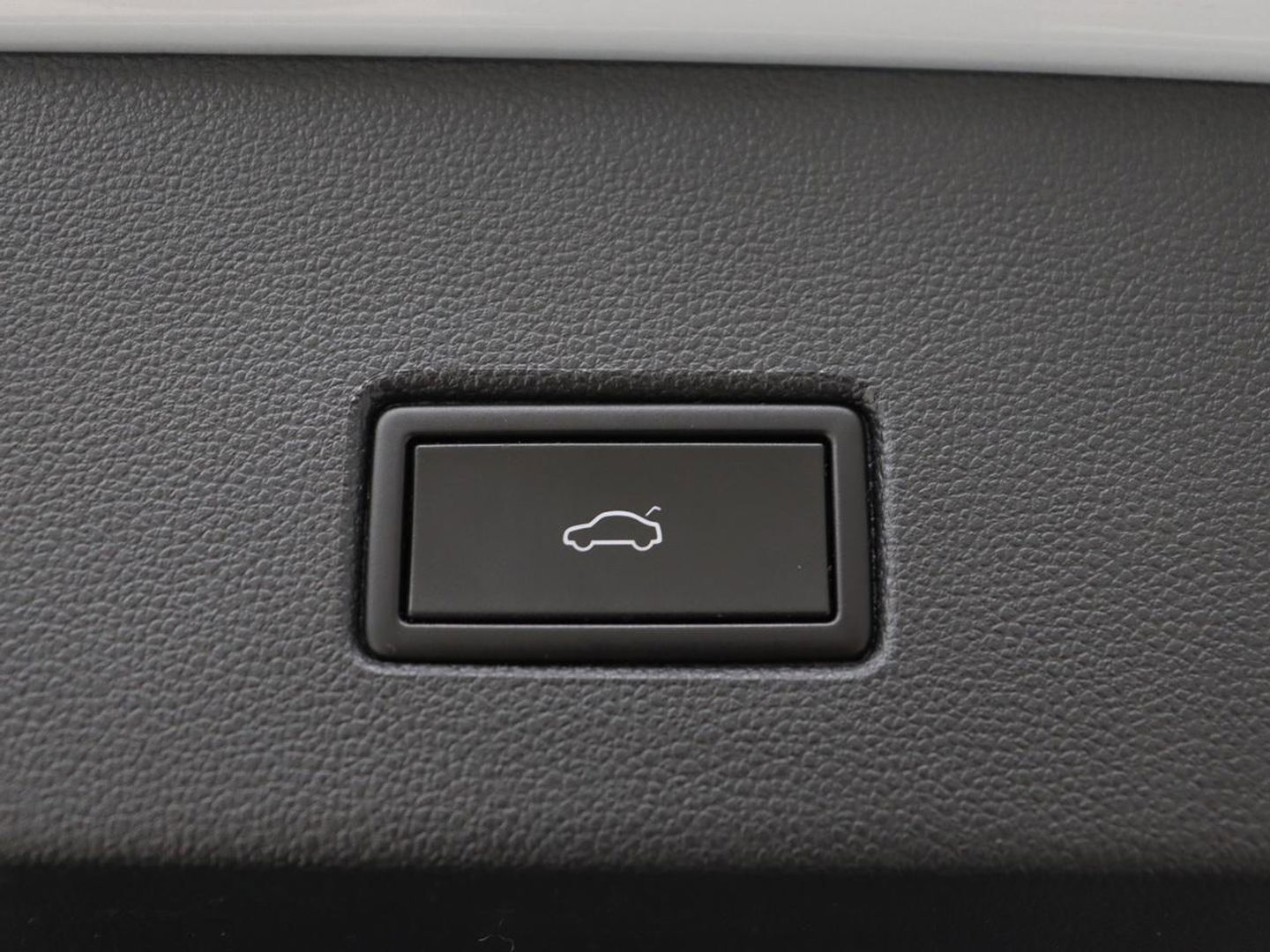 Volkswagen T-Roc 1.5 TSI Sport | 1e eigenaar | Panoramadak | Stoelverwarming | Camera | Carplay | Adaptive cruise | Navigatie | Full LED | Virtual Cockpit | Getint glas | Climate control