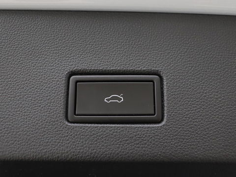 Volkswagen T-Roc 1.5 TSI Sport | 1e eigenaar | Panoramadak | Stoelverwarming | Camera | Carplay | Adaptive cruise | Navigatie | Full LED | Virtual Cockpit | Getint glas | Climate control