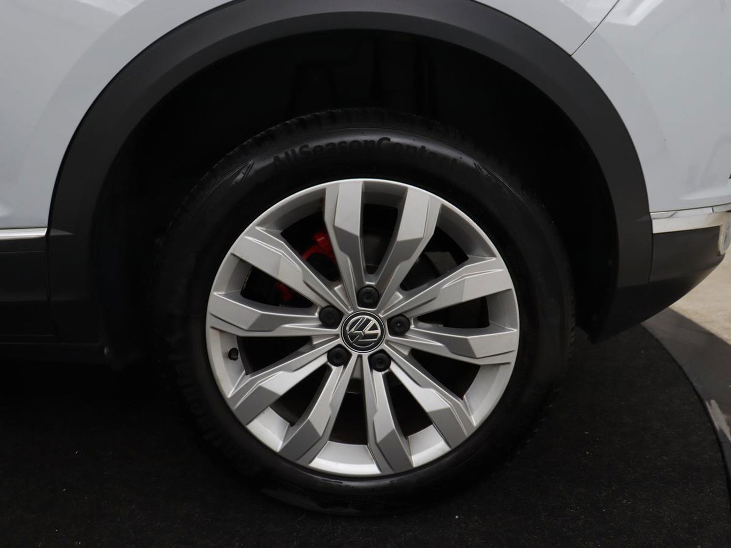 Volkswagen T-Roc 1.5 TSI Sport | 1e eigenaar | Panoramadak | Stoelverwarming | Camera | Carplay | Adaptive cruise | Navigatie | Full LED | Virtual Cockpit | Getint glas | Climate control