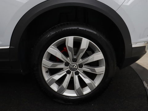 Volkswagen T-Roc 1.5 TSI Sport | 1e eigenaar | Panoramadak | Stoelverwarming | Camera | Carplay | Adaptive cruise | Navigatie | Full LED | Virtual Cockpit | Getint glas | Climate control