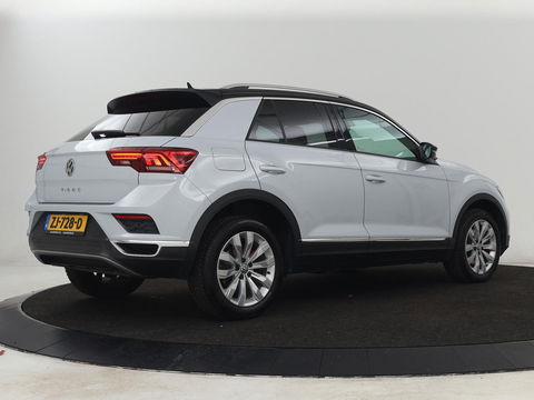 Volkswagen T-Roc 1.5 TSI Sport | 1e eigenaar | Panoramadak | Stoelverwarming | Camera | Carplay | Adaptive cruise | Navigatie | Full LED | Virtual Cockpit | Getint glas | Climate control