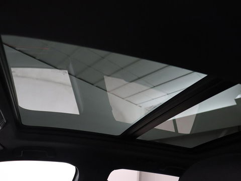 Volkswagen T-Roc 1.5 TSI Sport | 1e eigenaar | Panoramadak | Stoelverwarming | Camera | Carplay | Adaptive cruise | Navigatie | Full LED | Virtual Cockpit | Getint glas | Climate control