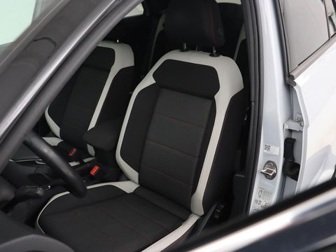 Volkswagen T-Roc 1.5 TSI Sport | 1e eigenaar | Panoramadak | Stoelverwarming | Camera | Carplay | Adaptive cruise | Navigatie | Full LED | Virtual Cockpit | Getint glas | Climate control