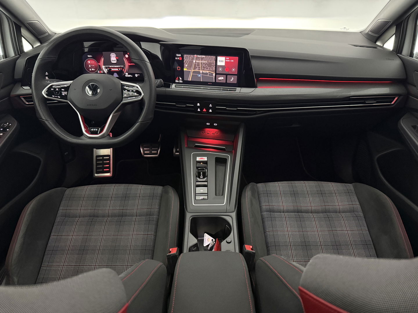 Volkswagen Golf 2.0 TSI GTI 245PK | Pano | Sfeer | Virtual | Stoel/Stuur verw. | Adap. Cruise | Camera | Navi