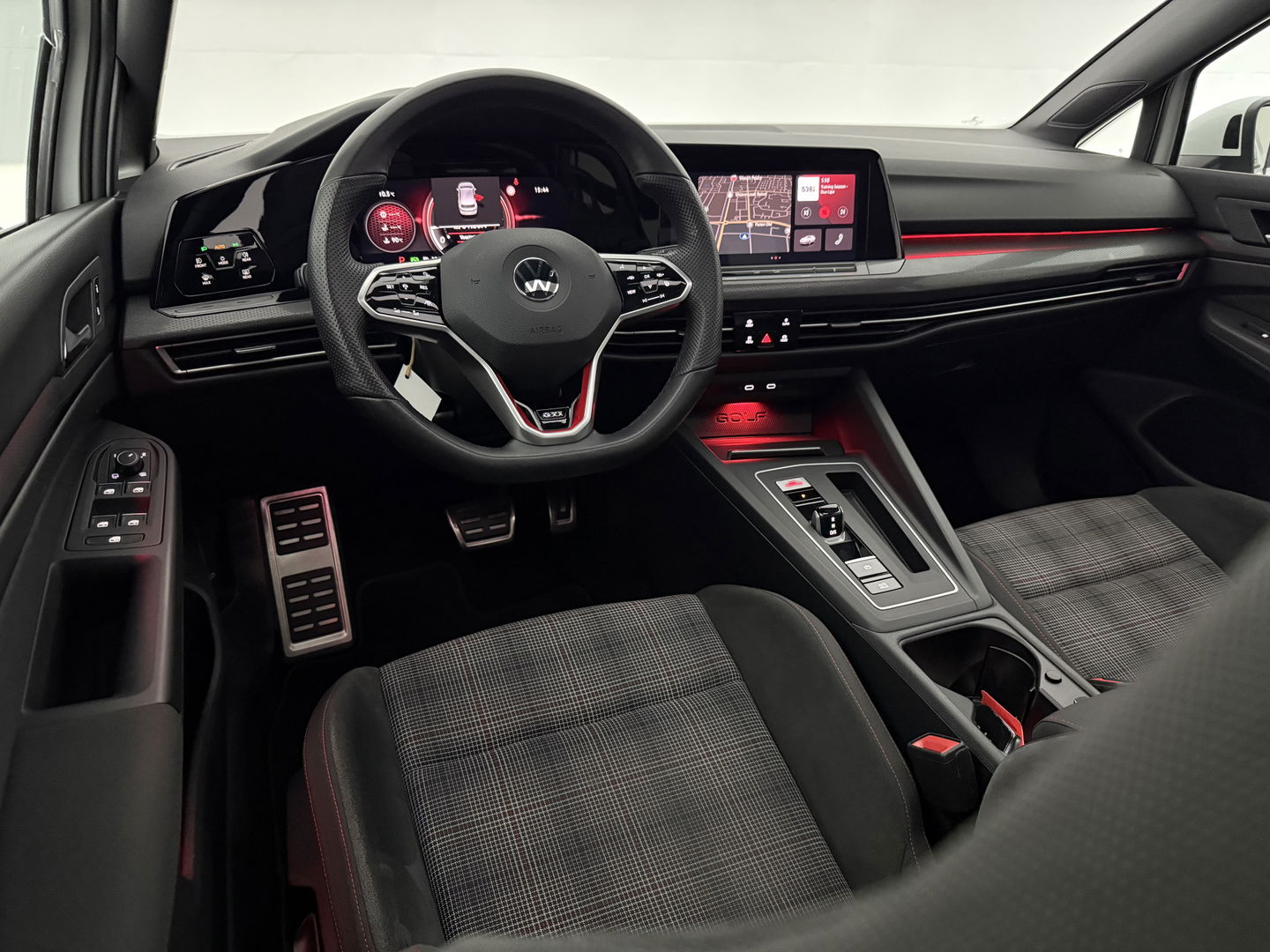 Volkswagen Golf 2.0 TSI GTI 245PK | Pano | Sfeer | Virtual | Stoel/Stuur verw. | Adap. Cruise | Camera | Navi