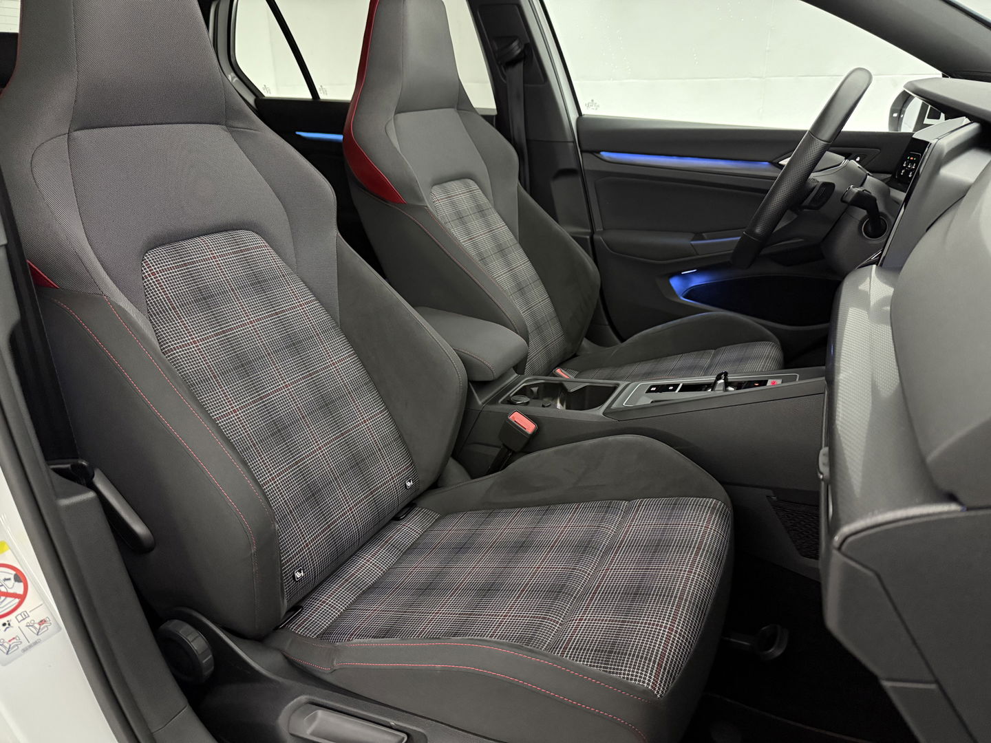 Volkswagen Golf 2.0 TSI GTI 245PK | Pano | Sfeer | Virtual | Stoel/Stuur verw. | Adap. Cruise | Camera | Navi