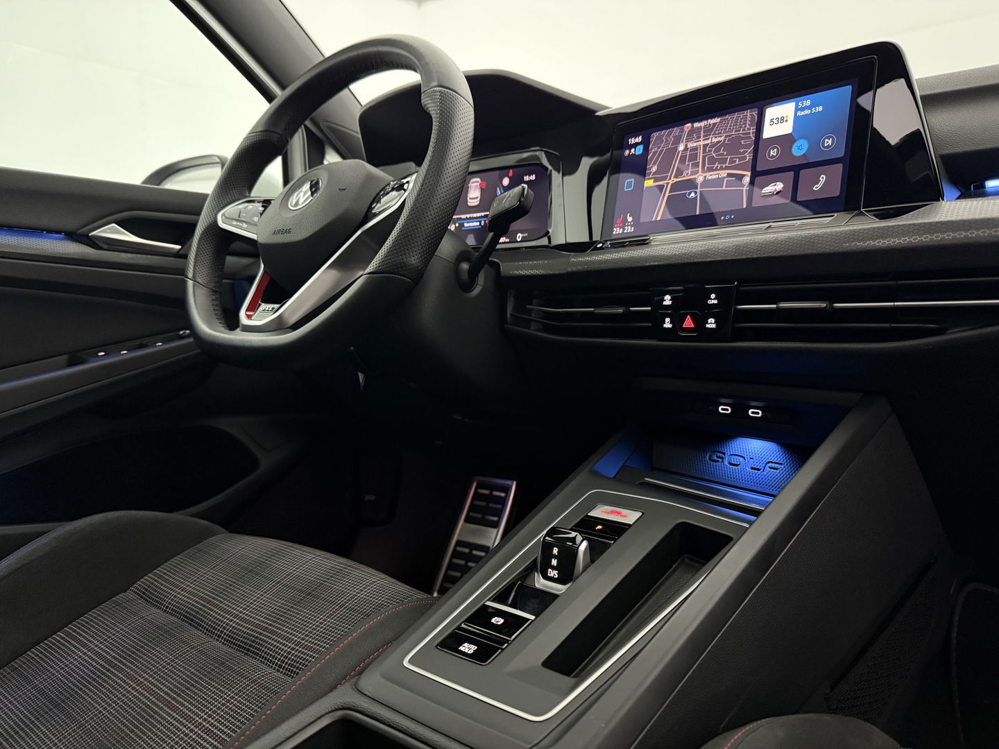 Volkswagen Golf 2.0 TSI GTI 245PK | Pano | Sfeer | Virtual | Stoel/Stuur verw. | Adap. Cruise | Camera | Navi