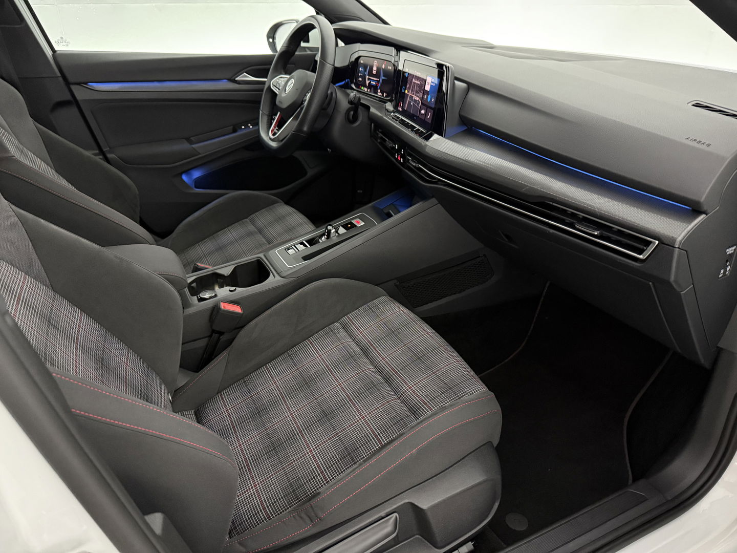 Volkswagen Golf 2.0 TSI GTI 245PK | Pano | Sfeer | Virtual | Stoel/Stuur verw. | Adap. Cruise | Camera | Navi