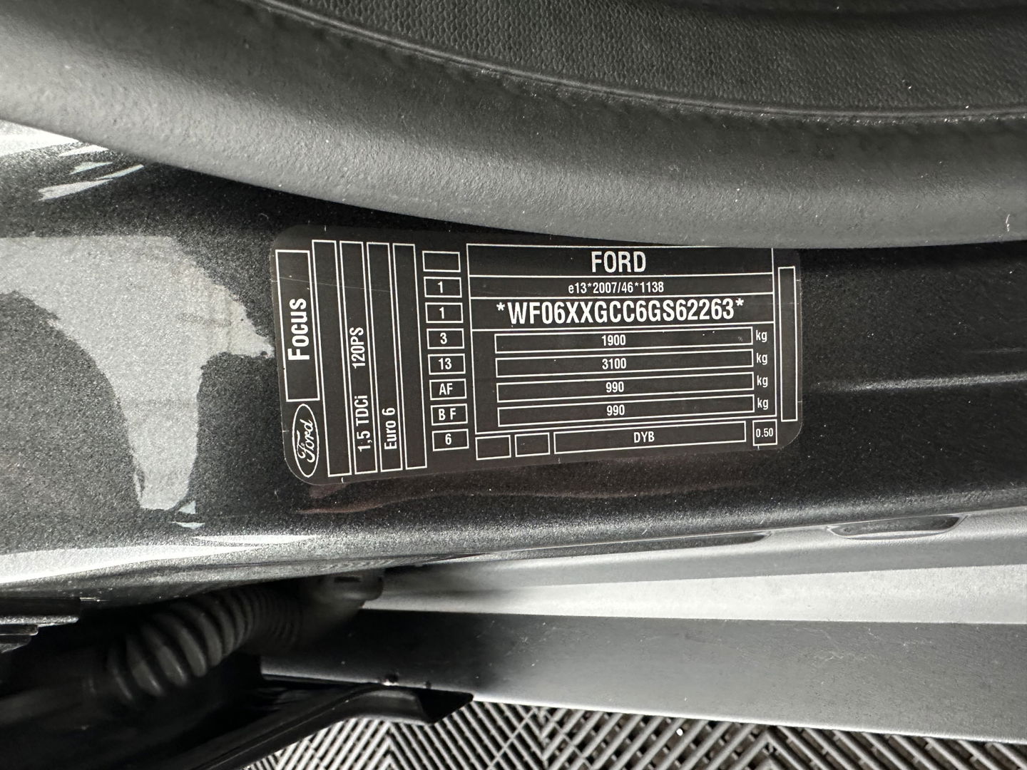 Ford FOCUS Wagon 1.5 TDCI Titanium Lease Edition (INCL-BTW) Aut. *NAVI-FULLMAP | HEATED-COMFORTSEATS | KEYLESS | PRIVACY-GLASS | ECC | SYNC-AUDIO | PDC | CRUISE | 16''ALU*