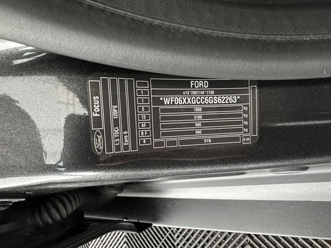 Ford FOCUS Wagon 1.5 TDCI Titanium Lease Edition (INCL-BTW) Aut. *NAVI-FULLMAP | HEATED-COMFORTSEATS | KEYLESS | PRIVACY-GLASS | ECC | SYNC-AUDIO | PDC | CRUISE | 16''ALU*