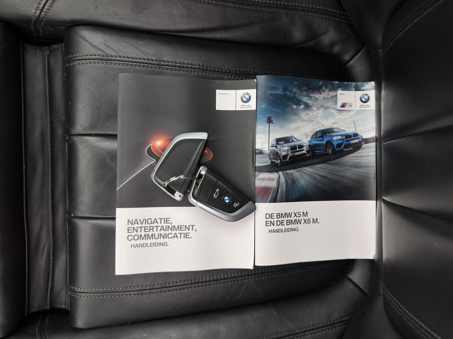 BMW X5 M Aut. *PANO | HEAD-UP | LEATHER | FULL-LED | NAVI-FULLMAP | MEMORY-PACK | HARMAN/KARDON-AUDIO | KEYLESS | CAMERA | HEATED-COMFORTSEATS | SHIFTPADDLES | TOWBAR | 20''ALU*