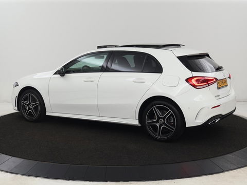 Mercedes-Benz A-Klasse 250e AMG | Panoramadak | Stoelverwarming | Carplay | Leder/Alcantara | Camera | Sfeerverlichting | Navigatie | Park Assist | Climate control | PHEV | Plug In