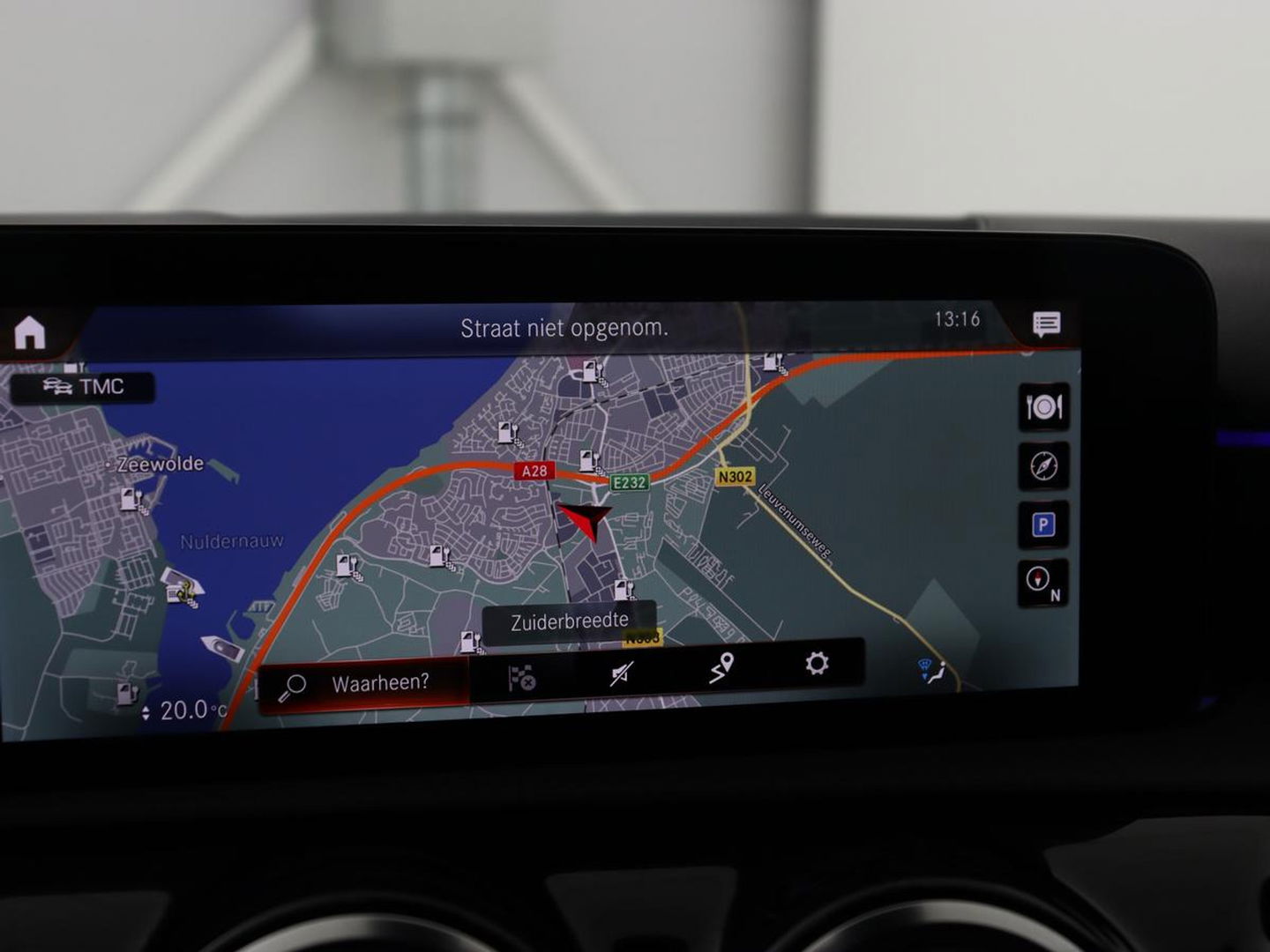 Mercedes-Benz A-Klasse 250e AMG | Panoramadak | Stoelverwarming | Carplay | Leder/Alcantara | Camera | Sfeerverlichting | Navigatie | Park Assist | Climate control | PHEV | Plug In