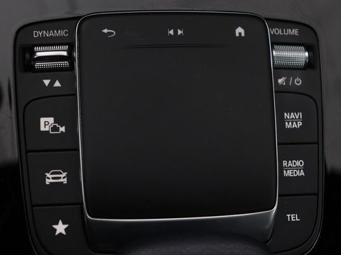 Mercedes-Benz A-Klasse 250e AMG | Panoramadak | Stoelverwarming | Carplay | Leder/Alcantara | Camera | Sfeerverlichting | Navigatie | Park Assist | Climate control | PHEV | Plug In