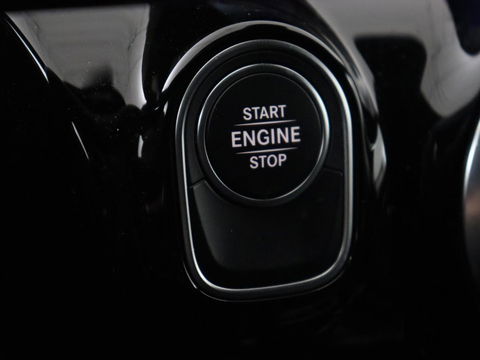 Mercedes-Benz A-Klasse 250e AMG | Panoramadak | Stoelverwarming | Carplay | Leder/Alcantara | Camera | Sfeerverlichting | Navigatie | Park Assist | Climate control | PHEV | Plug In