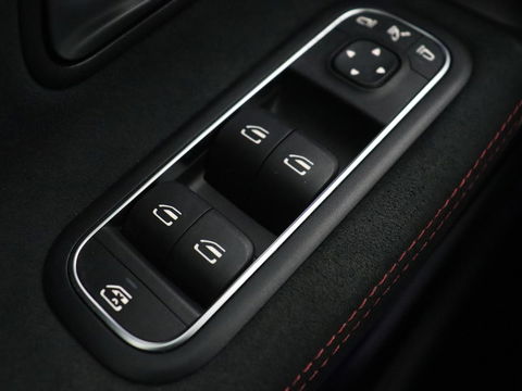 Mercedes-Benz A-Klasse 250e AMG | Panoramadak | Stoelverwarming | Carplay | Leder/Alcantara | Camera | Sfeerverlichting | Navigatie | Park Assist | Climate control | PHEV | Plug In