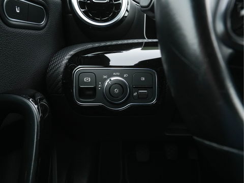 Mercedes-Benz A-Klasse 160 Business Solution (INCL-BTW) *LEATHER- FABRIC | FULL-LED | WIDE-SCREEN-COCKPIT | CAMERA | NAVI-FULLMAP | HEATED-COMFORTSEATS | ECC | PRIVACY-GLASS | PDC | KEYLESS | CRUISE | CARBON-INLAY | 16''ALU*