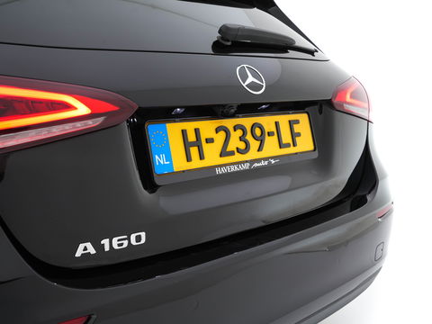 Mercedes-Benz A-Klasse 160 Business Solution (INCL-BTW) *LEATHER- FABRIC | FULL-LED | WIDE-SCREEN-COCKPIT | CAMERA | NAVI-FULLMAP | HEATED-COMFORTSEATS | ECC | PRIVACY-GLASS | PDC | KEYLESS | CRUISE | CARBON-INLAY | 16''ALU*