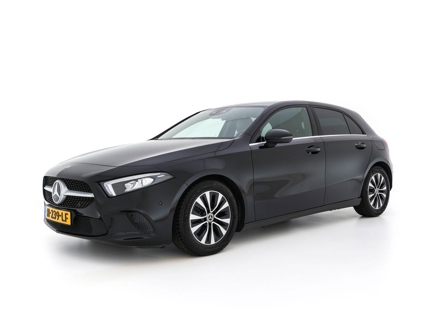 Mercedes-Benz A-Klasse 160 Business Solution (INCL-BTW) *LEATHER- FABRIC | FULL-LED | WIDE-SCREEN-COCKPIT | CAMERA | NAVI-FULLMAP | HEATED-COMFORTSEATS | ECC | PRIVACY-GLASS | PDC | KEYLESS | CRUISE | CARBON-INLAY | 16''ALU*