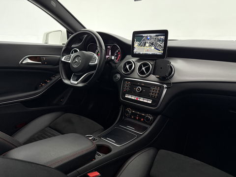 Mercedes-Benz CLA-Klasse 180 AMG | Pano | LED | Camera | Cruise | Navi | Parkeersens. | NAP