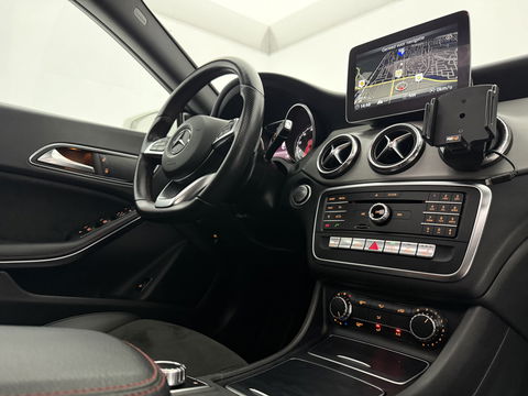 Mercedes-Benz CLA-Klasse 180 AMG | Pano | LED | Camera | Cruise | Navi | Parkeersens. | NAP