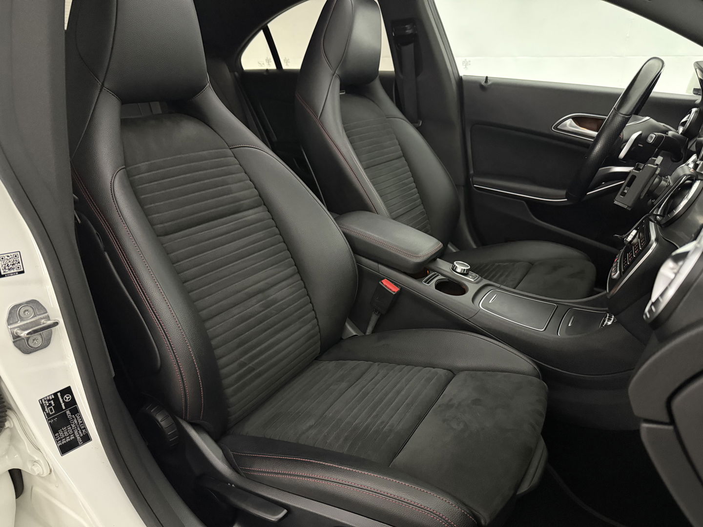 Mercedes-Benz CLA-Klasse 180 AMG | Pano | LED | Camera | Cruise | Navi | Parkeersens. | NAP