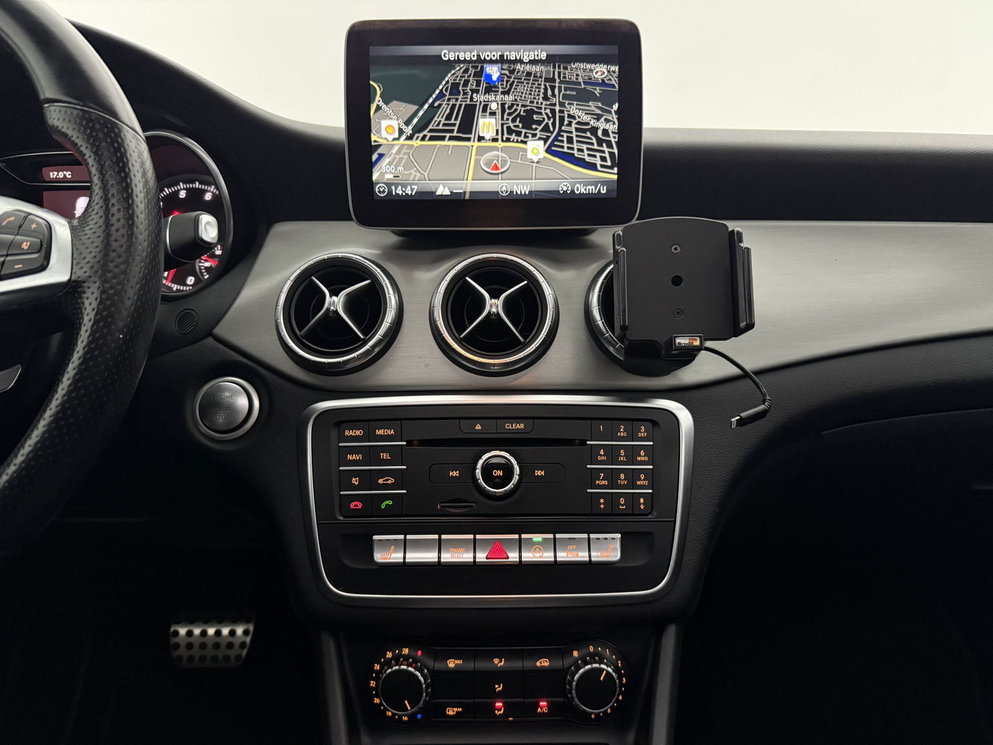 Mercedes-Benz CLA-Klasse 180 AMG | Pano | LED | Camera | Cruise | Navi | Parkeersens. | NAP